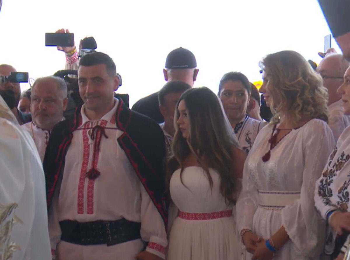 Imagine Stire Ținuta inedită pentru care au optat George Simion și Ilinca Munteanu la nuntă. Rochia miresei i-a lăsat pe toți muți de uimire | 2review.ro