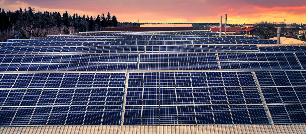 Panouri fotovoltaice 2022. S-a dat legea aşteptată de o mulţime de români