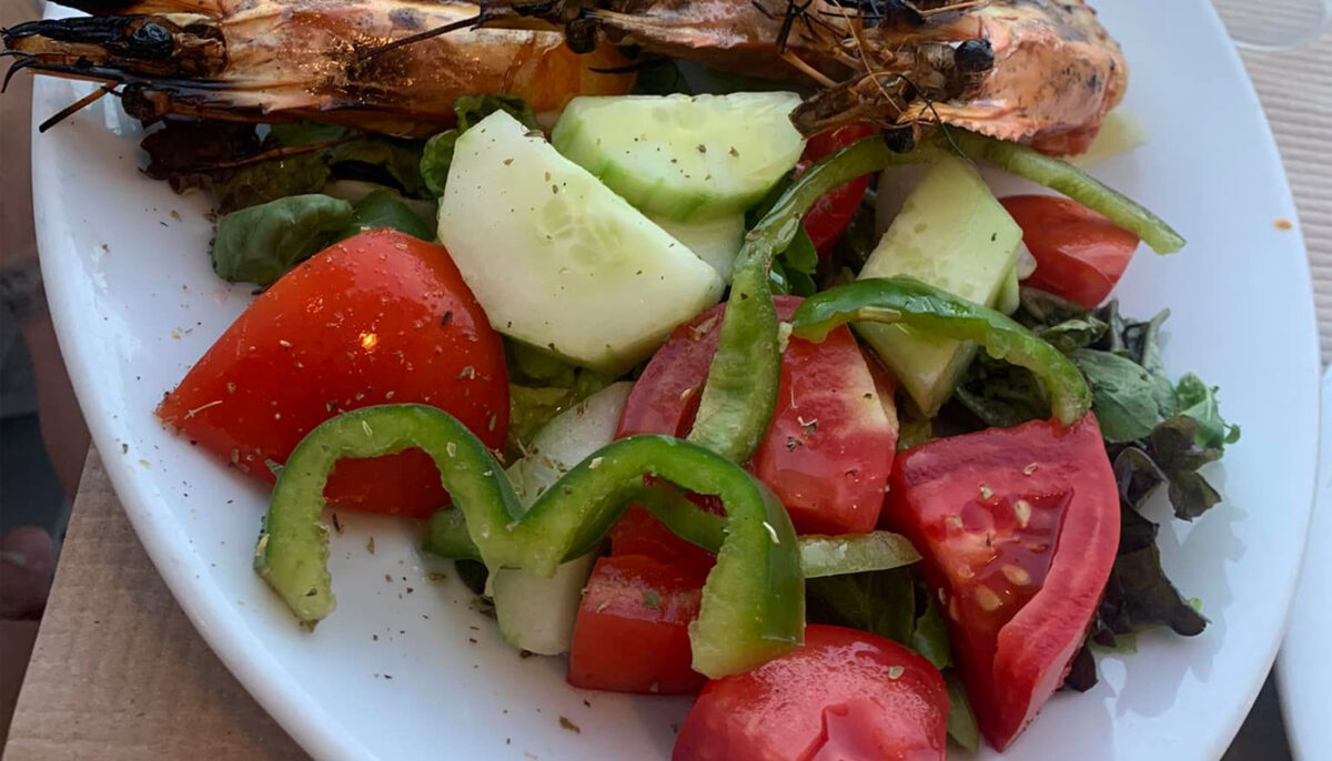 „M-a costat 49 de euro!” Ce a primit o româncă după ce a comandat o porție de creveți la grătar, într-un restaurant din Grecia