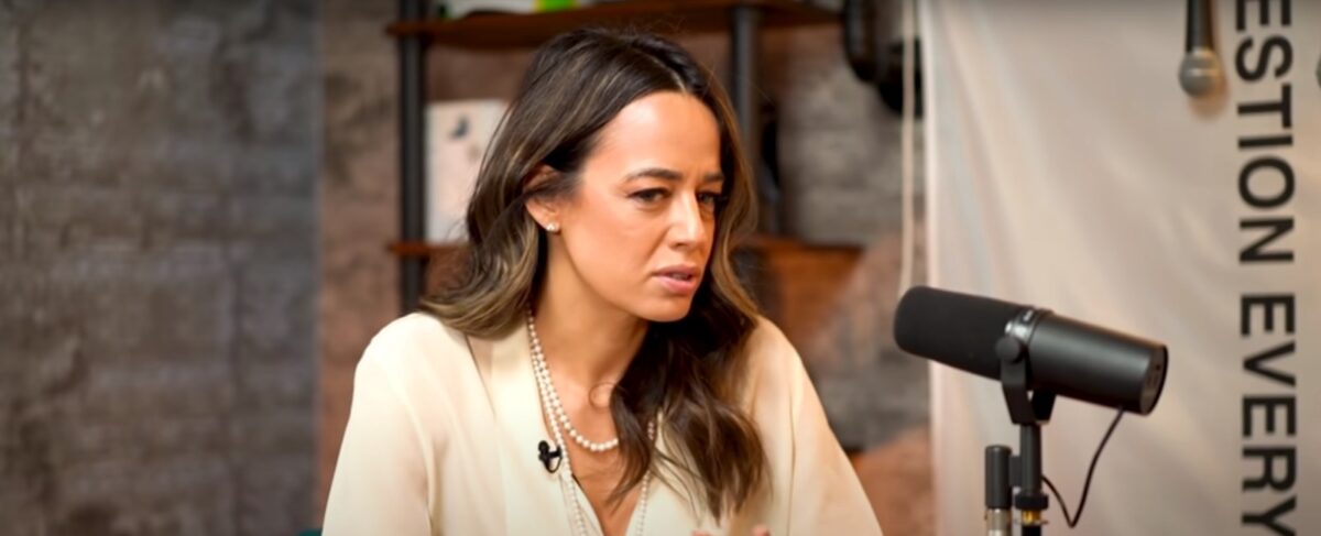 Imagine Stire Andreea Raicu a povestit cum i se adresa tatăl ei în copilărie. „Ce o să se aleagă de capul tău?”. Vedeta a reușit să-i dea peste nas | 2review.ro