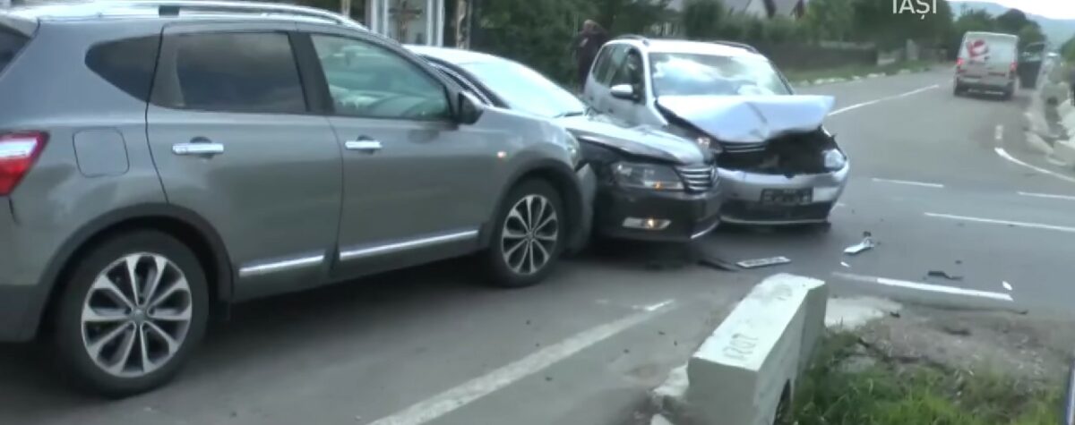 Un reporter TVR Iași a fost surprins în timpul unui accident petrecut exact când jurnalistul prezenta intersecția ca fiind una dintre cele mai periculoase