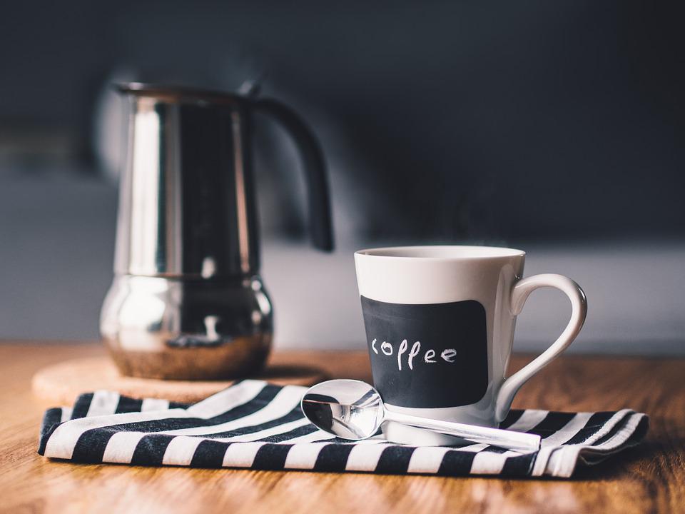 Cât timp trebuie să fierbi cafeaua la ibric, dacă vrei să fie delicioasă? Secretul specialiştilor