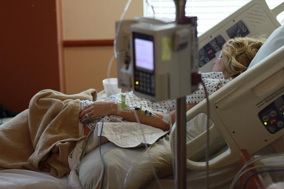 O tânără de 21 de ani însărcinată în 3 luni a murit la spital. A stat în comă 2 săptămâni