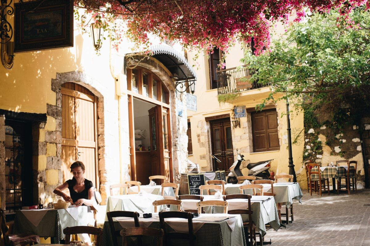 Un român a mers la un restaurant din Lefkada, Grecia, şi a trăit surpriza vieţii: „Aproape toate preţurile au fost…”