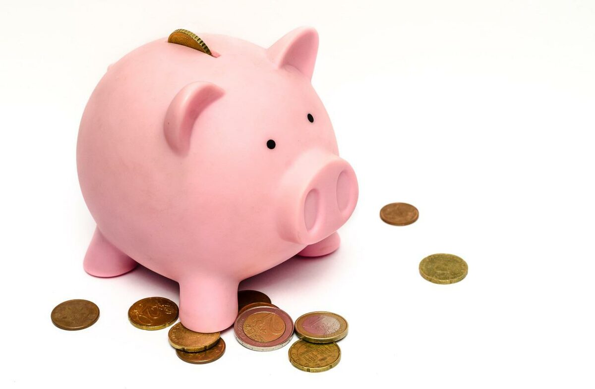 Top 5 metode prin care să economisești bani. Sfaturi prin care să nu mai aștepți salariul