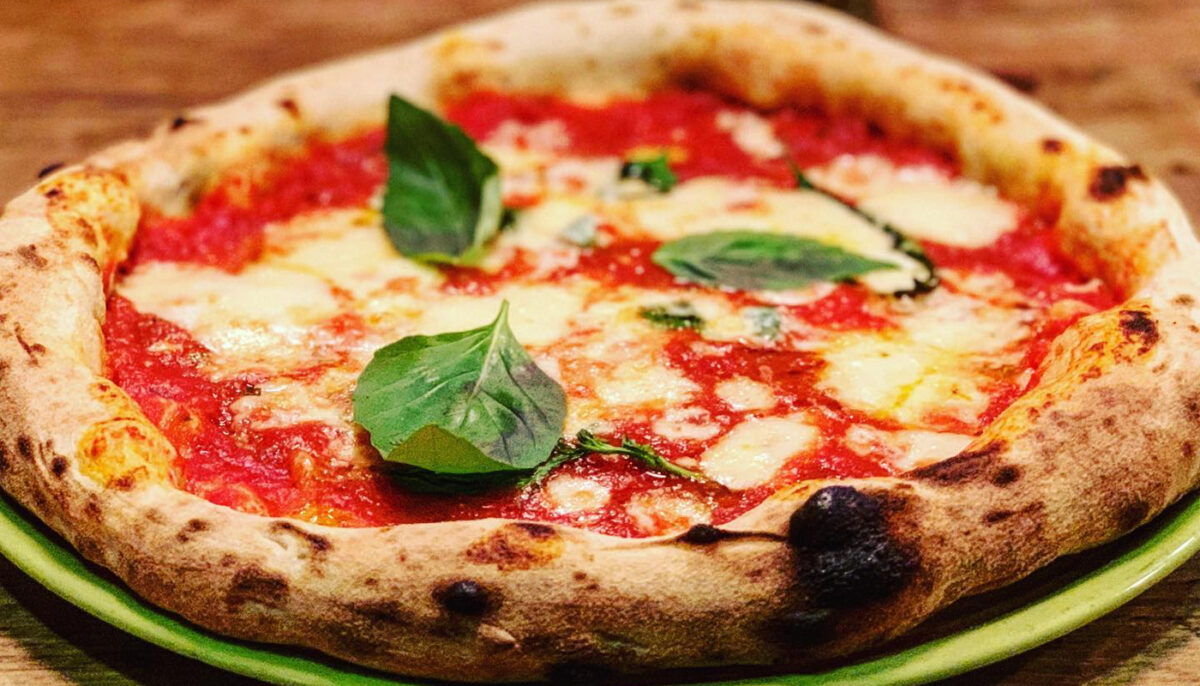 Cât costă o simplă pizza într-un restaurant din Ibiza. E mult mai scumpă ca în Mamaia