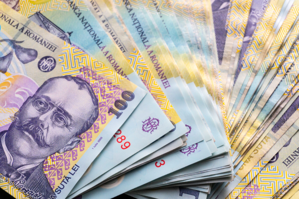 Vești bune! Salariile acestor români vor fi mărite cu 15%
