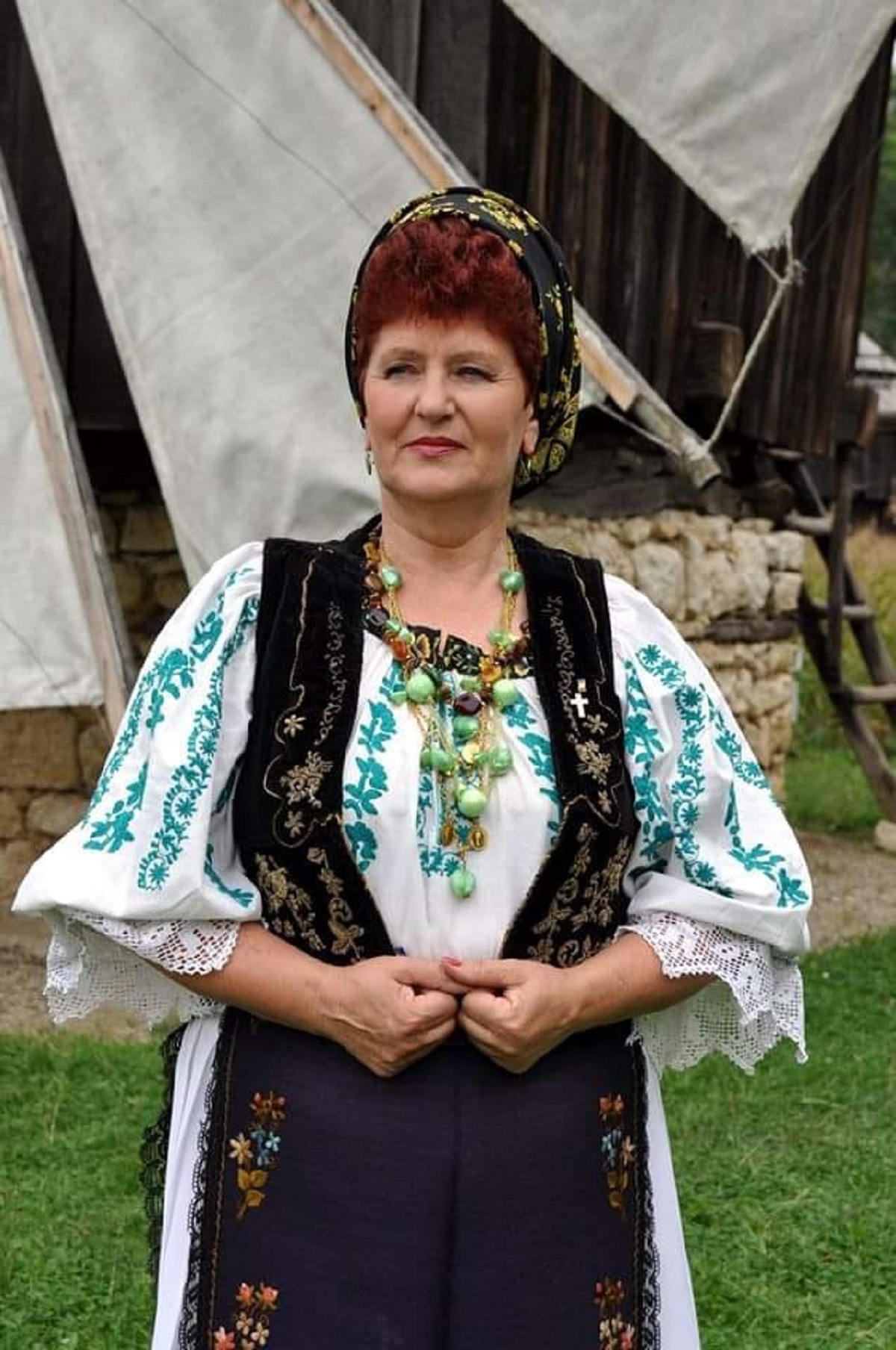 Veta Biriș: "Sunt bucuroasă că am rămas acolo, la sat, pentru că am rămas mai aproape de rădăcina cântecului popular" (Foto: Facebook)