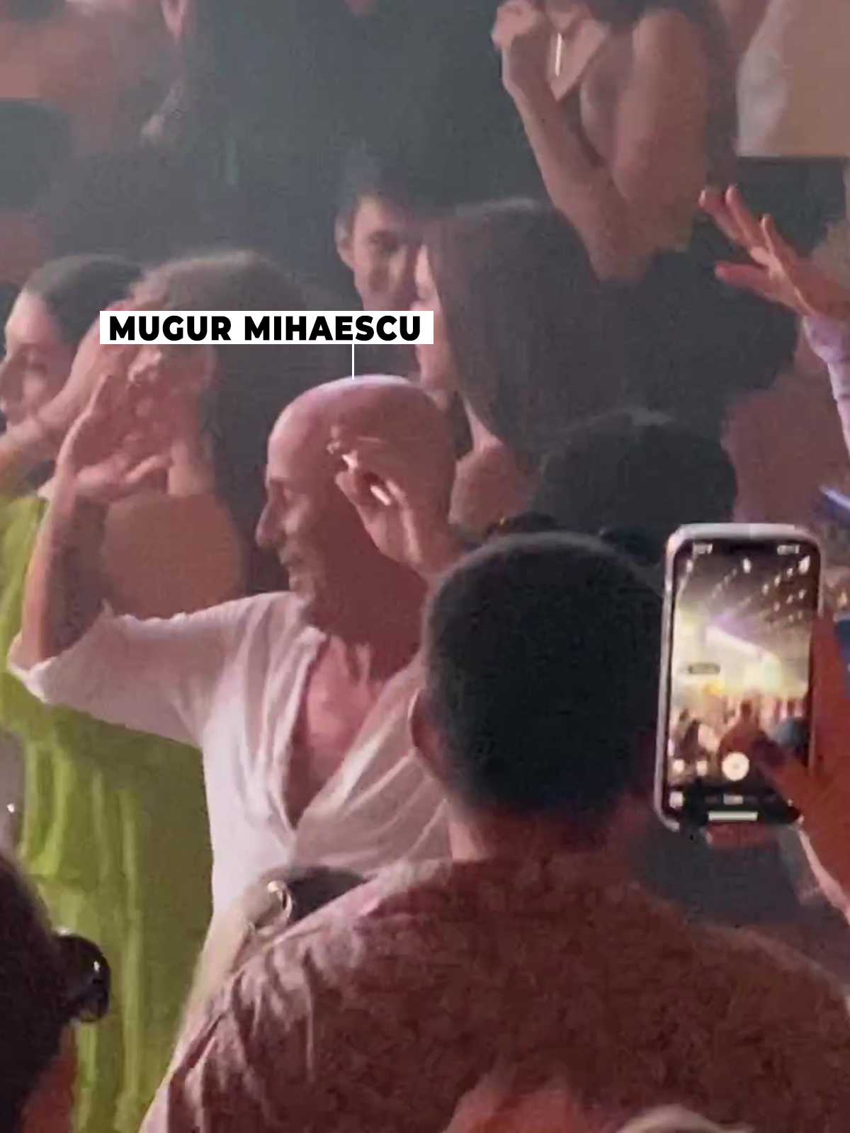 Mugur Mihăescu a dansat „șprițuit” la Loft pe mișcările pe care le avea Leana în „Vacanța Mare” / (Foto: CANCAN.RO)