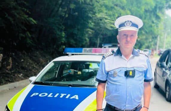 Cel mai ghinionist şofer! Ce a păţit, după ce a oprit să facă o poză cu poliţistul „Lupul” de la Rutieră