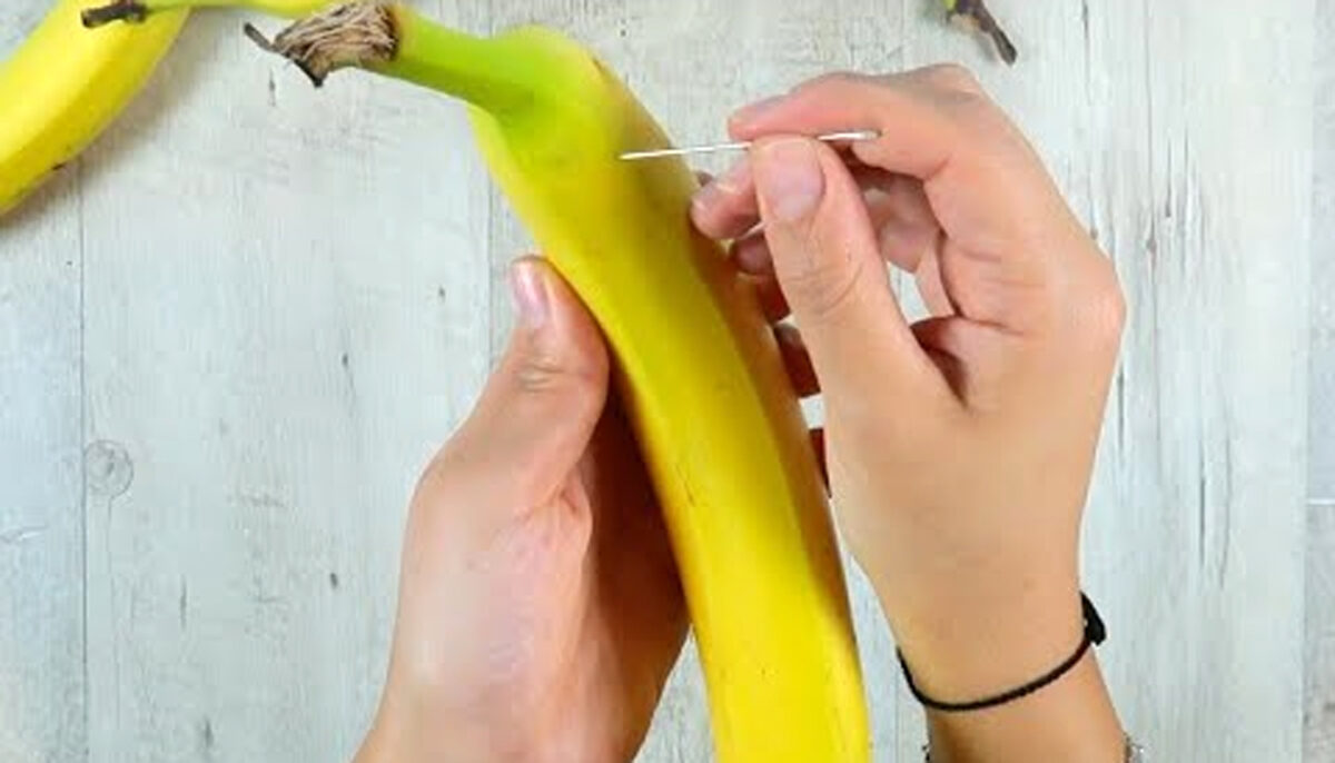 Puțini români știu acest truc! Ce se întâmplă dacă faci găuri cu acul în banană