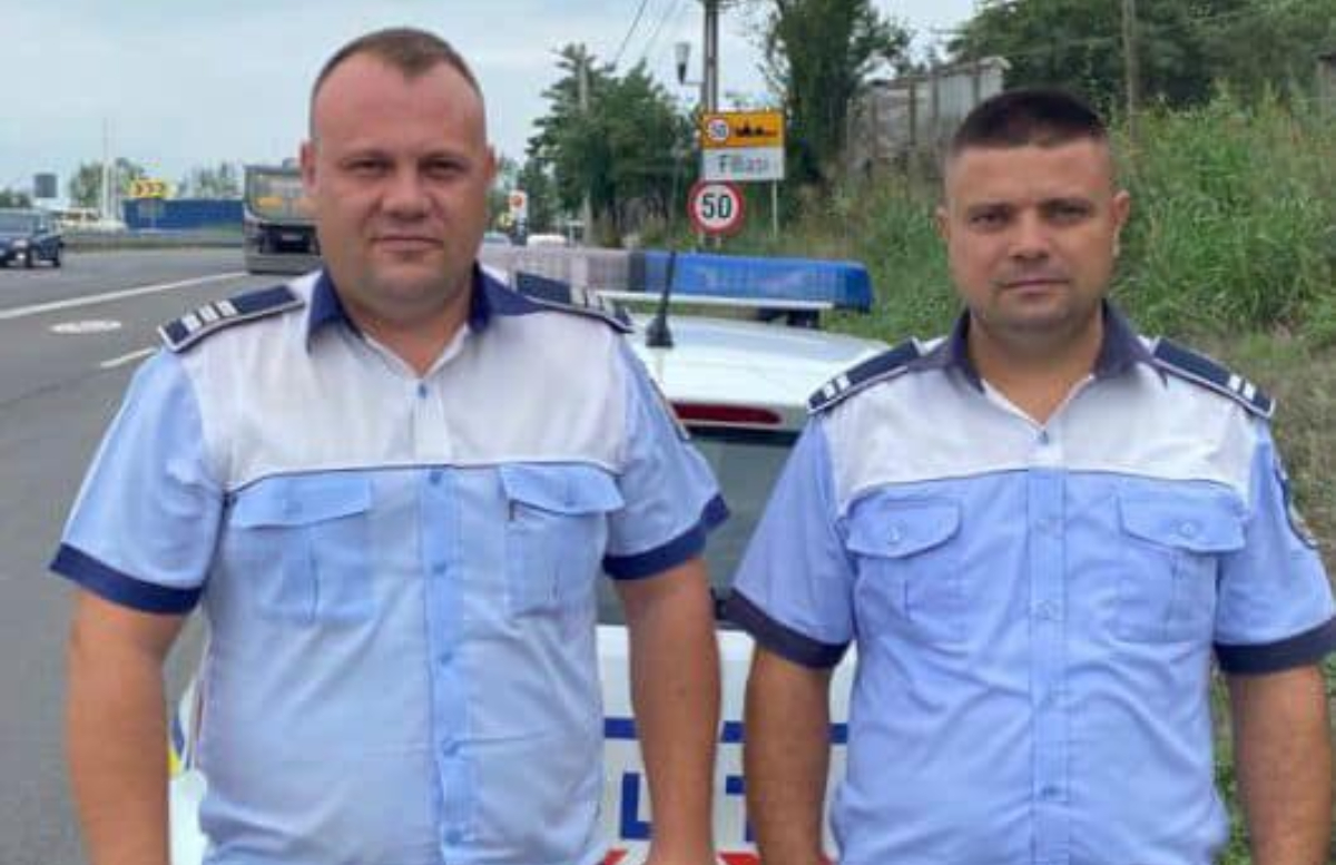 Gestul făcut de doi agenți de Poliție din Filiași a impresionat pe toată lumea. Au salvat viața unui bebeluș