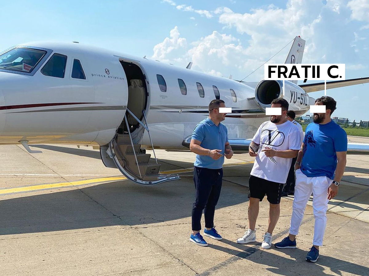 Frații C, înainte de a se îmbarca într-un avion privat (Foto: Instagram)