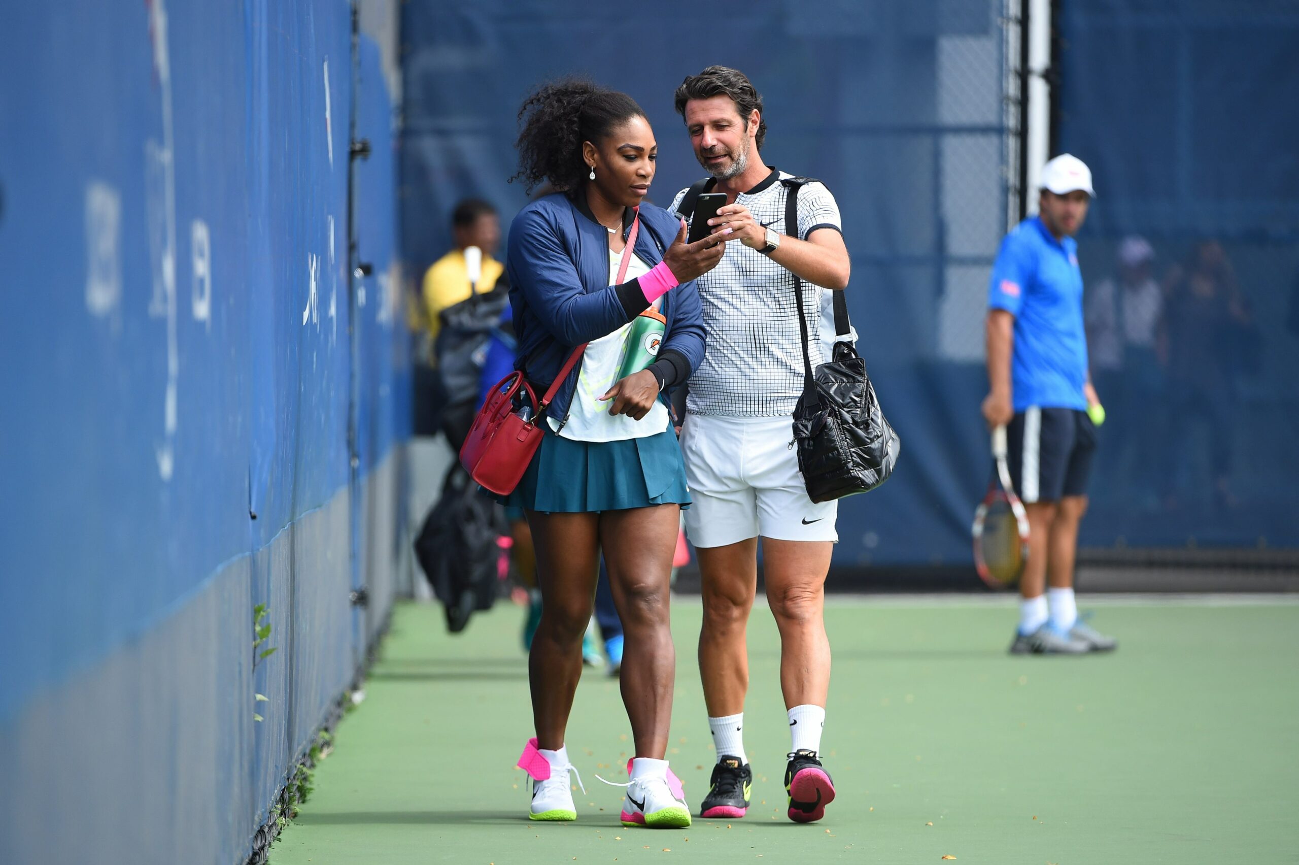 Patrick Mouratoglou alături de Serena Williams, în perioada în care cei doi erau apropiați atât pe teren cât și în afara lui sursă foto: hepta.ro