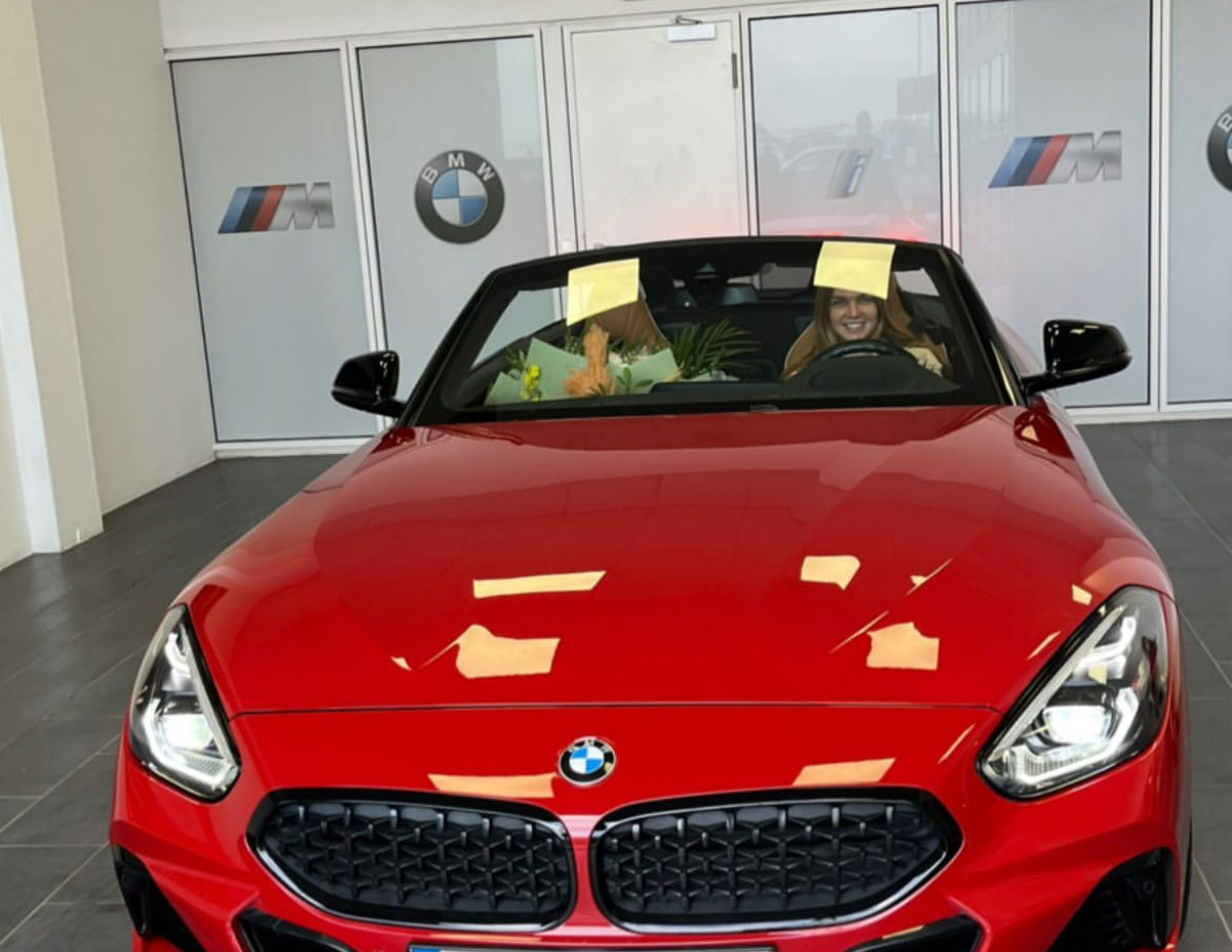 Imagine Stire Simona Halep, cadou de senzație din partea BMW. Cât costă mașina primită de jucătoarea de tenis | 2review.ro