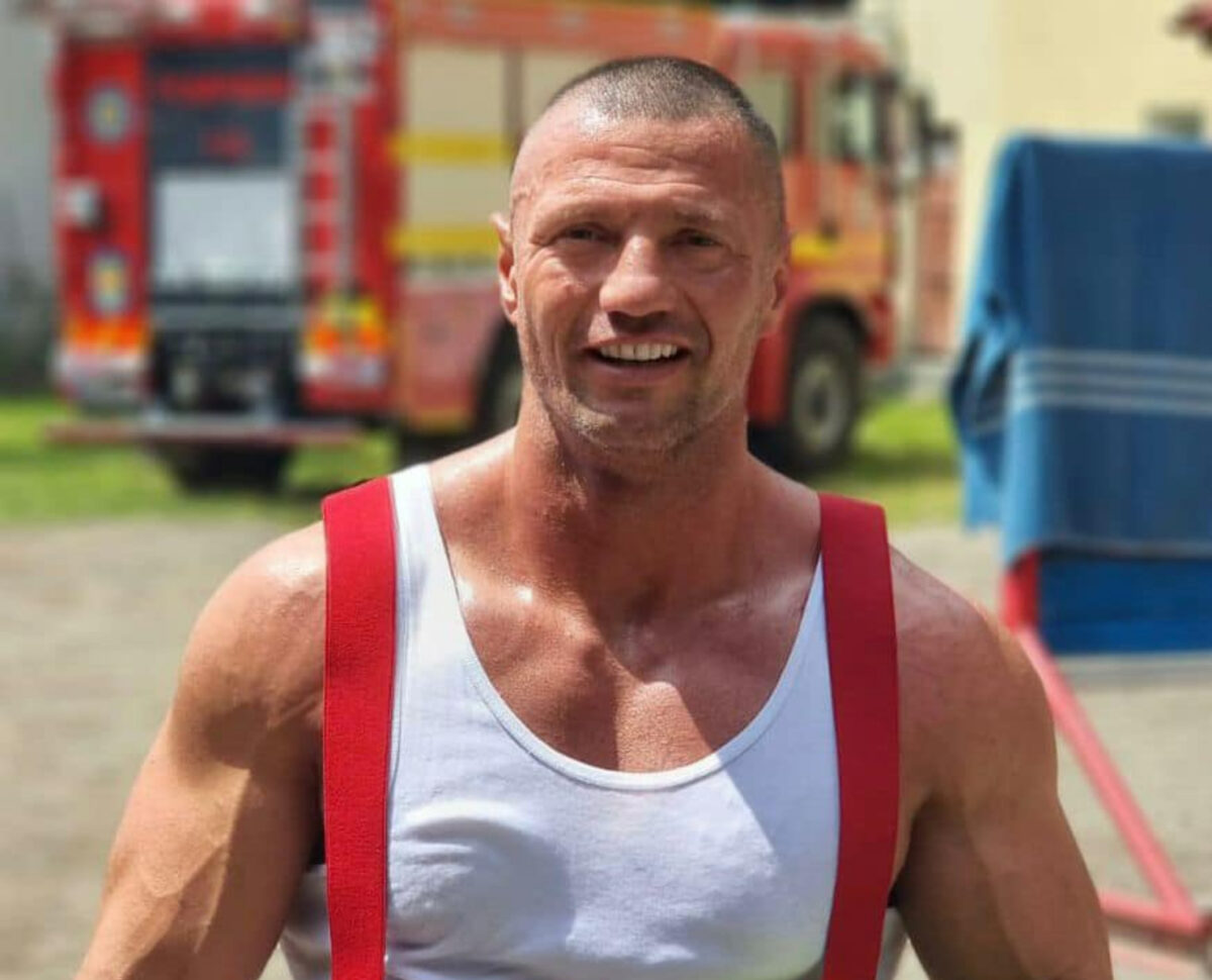 Povestea lui Sorin din Suceava, pompierul de 41 de ani care face voluntariat: „A fost gardă de corp pentru Jason Statham, Dolph Lundgren”