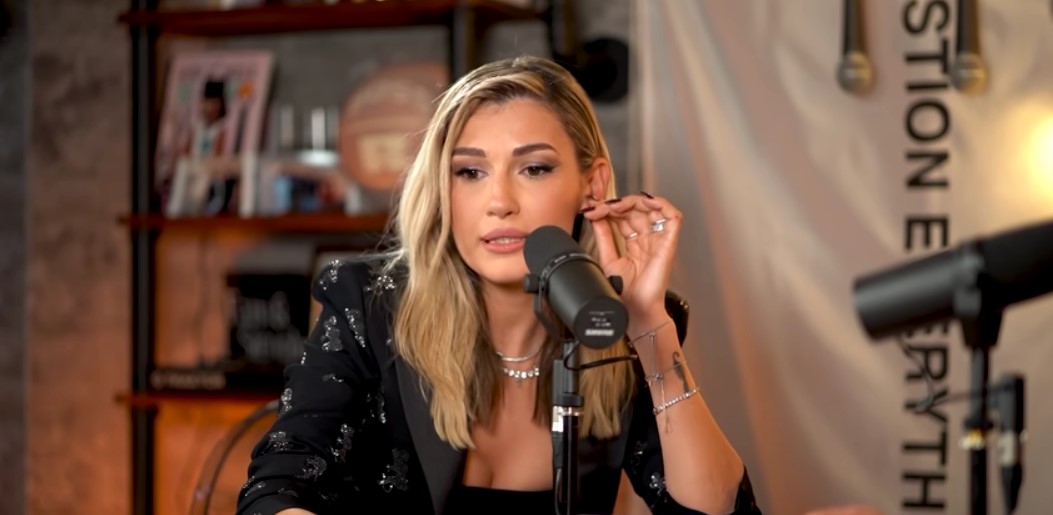 Imagine Stire Alina Eremia, despre debutul în cariera sa de cântăreață: ”E greu pentru un nou venit” | 2review.ro