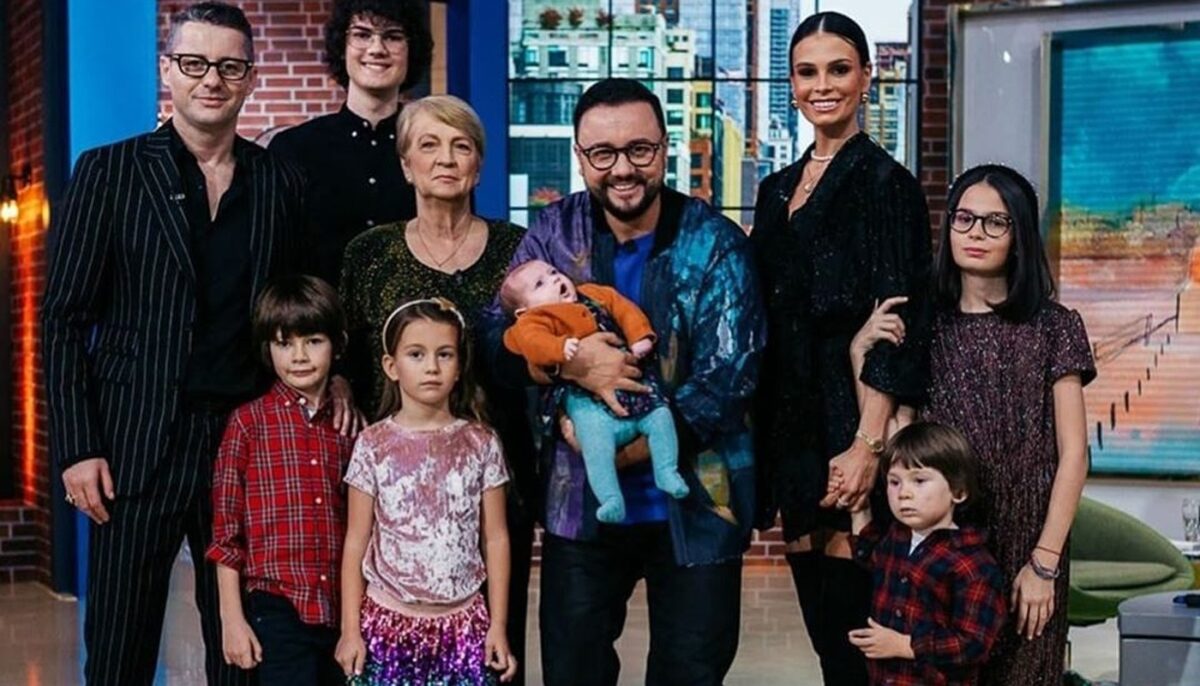 Imagine Stire Mama-eroină, obicei „bizărel” nocturn! Cu câți dintre cei 6 copii ai ei doarme Anca Serea în același pat | 2review.ro