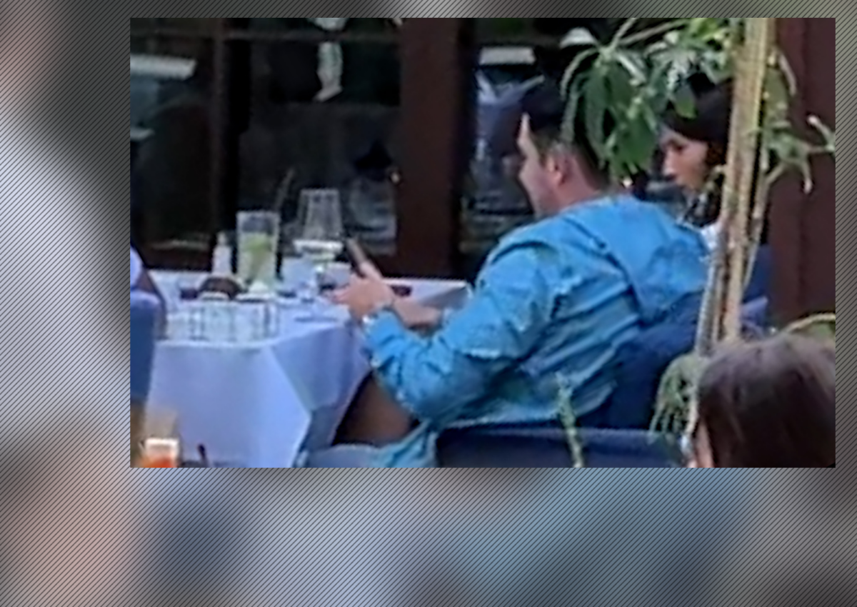 Mini-prințesa ochelarilor și-a întrerupt relația cu un puști extrem de bogat și iese cu un azer doldora 💰🥰👌! Telenovela s-a încheiat spectaculos, în noapte!