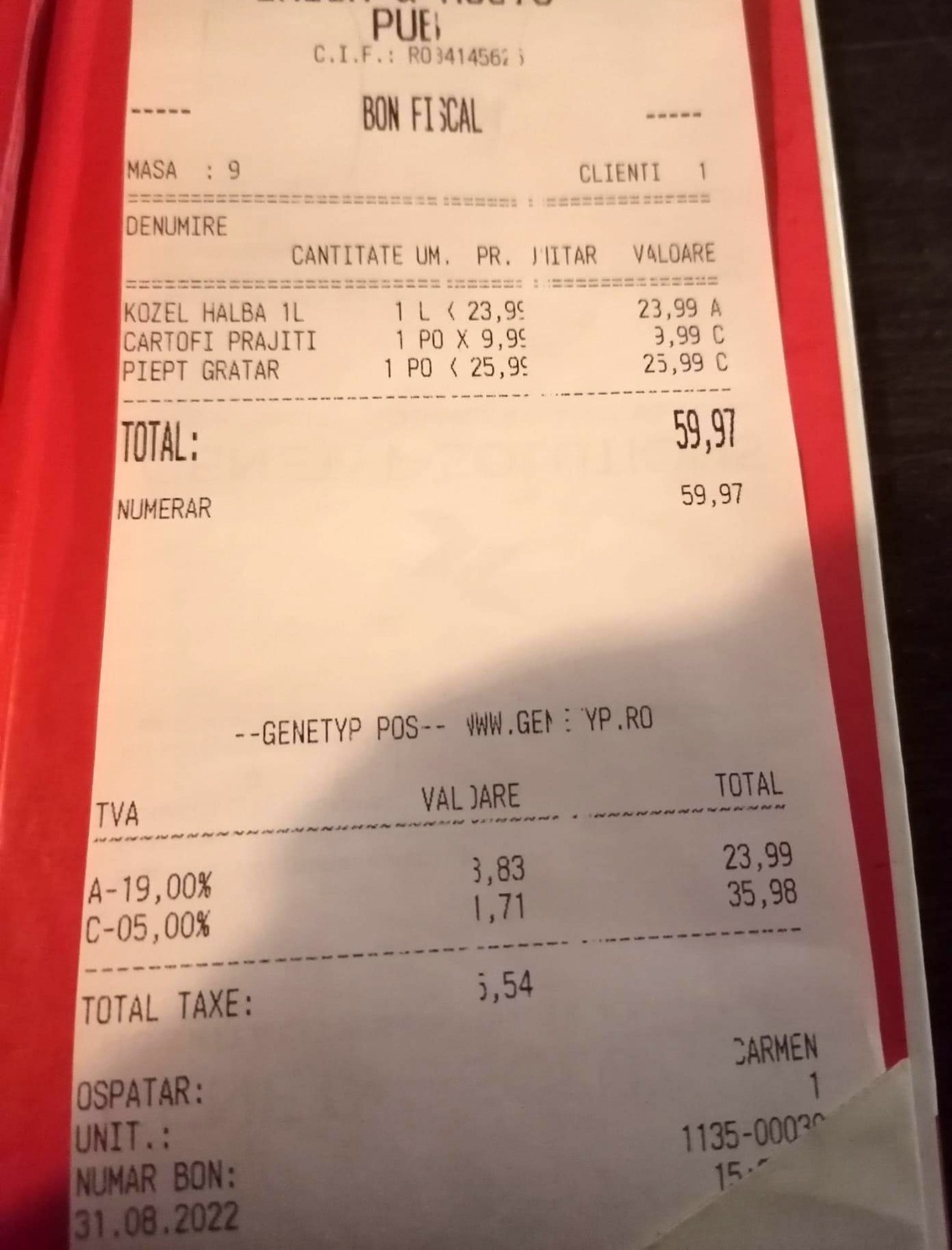 Câți lei a dat un bărbat pe o porție de piept de pui, într-un pub din Cluj. Costă cât 2 pui întregi, în supermarket!