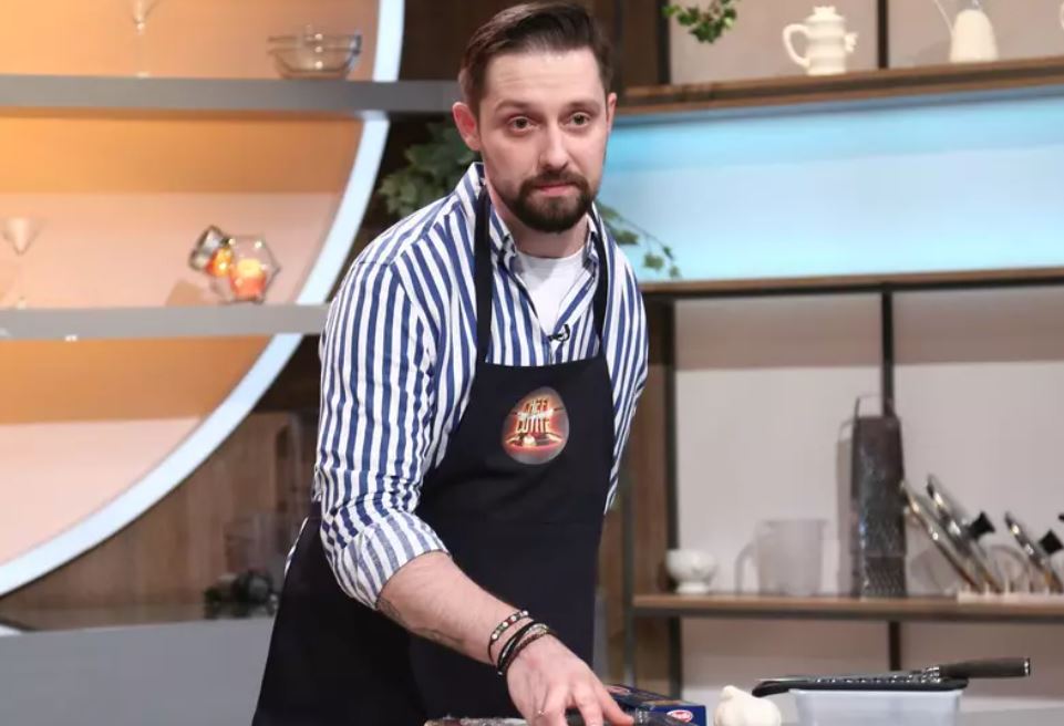 Imagine Stire Cine este Mihai Ene, concurentul care va găti cu o singură mână, la „Chefi la cuțite” | 2review.ro