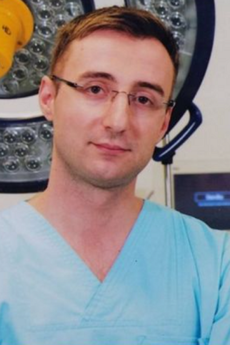 S-a aflat motivul pentru care Radu Mirică, chirurgul din București, s-a aruncat în gol de la etajul 12. Nimeni nu bănuia cu ce se confruntă acasă