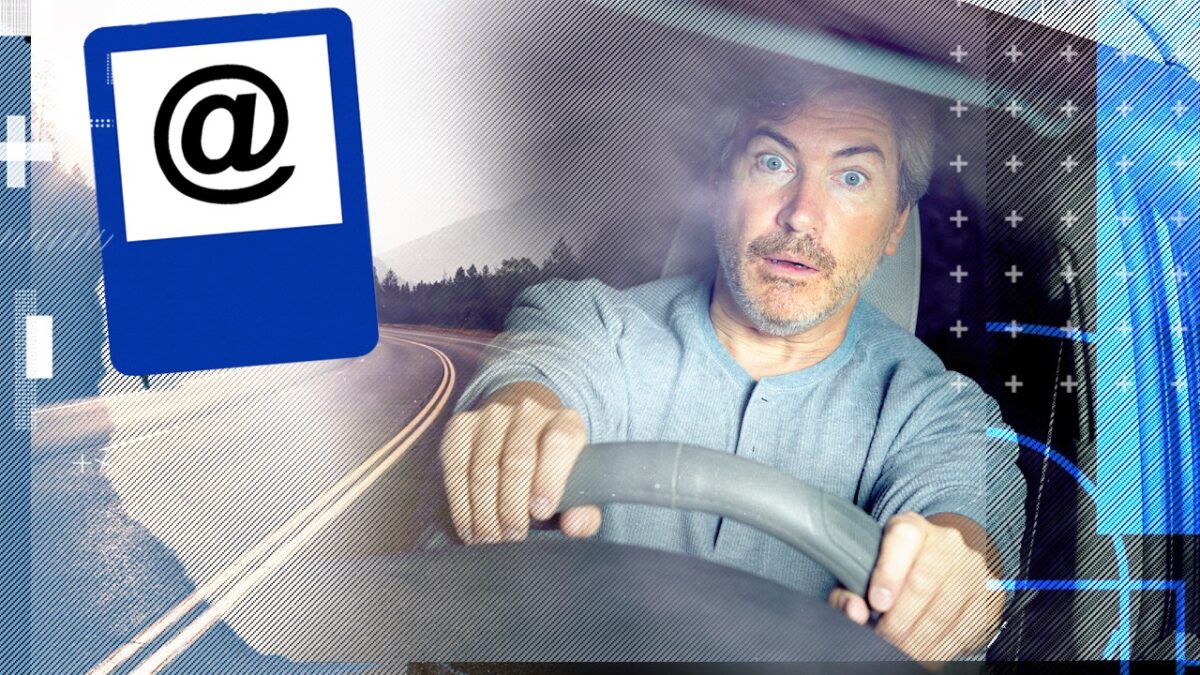 Imagine Stire Ce înseamnă indicatorul rutier cu semnul „@” în centru? Poate fi o adevărată provocare pentru șoferii mai vârstnici | 2review.ro