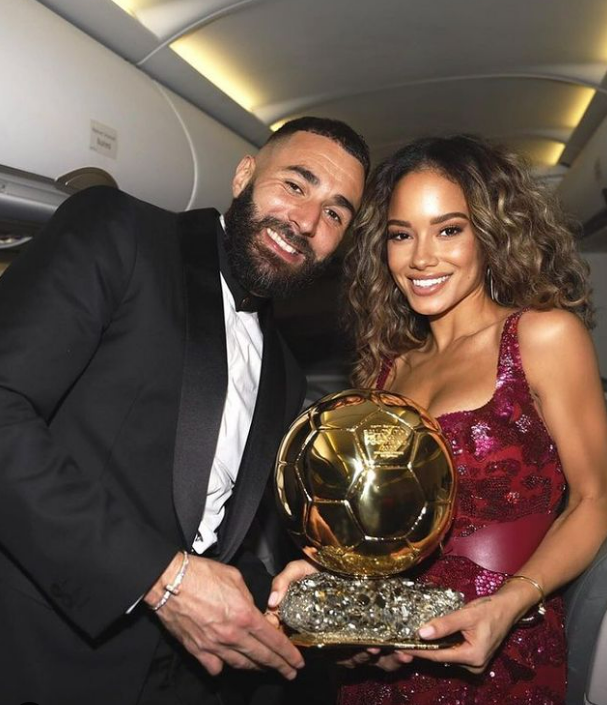 Imagine Stire Ce „bunăciune”! Imagini incendiare cu iubita lui Karim Benzema, starul lui Real Madrid. A lucrat ca ospătăriță, iar acum este model în SUA | GALERIE FOTO | 2review.ro