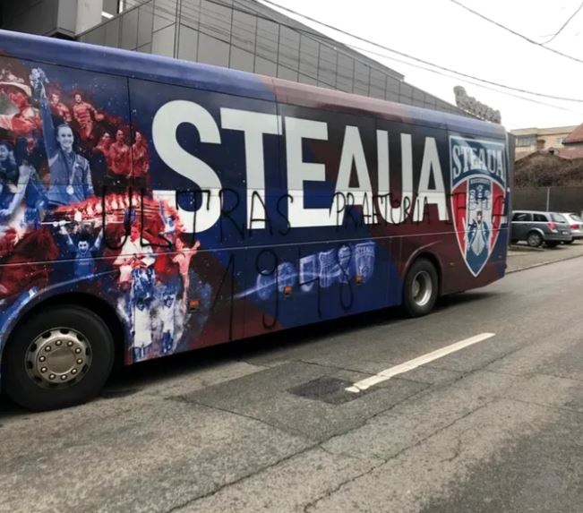 Autocarul Stelei, vandalizat și la Timișoara! Ce au pățit jucătorii după meci