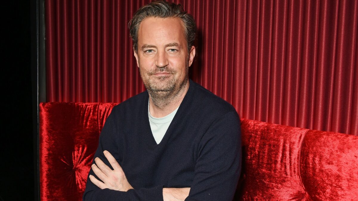 Imagine Stire Ies la iveală detalii surpriză după moartea lui Matthew Perry. Starul locuia cu un bărbat în casă și plătea chirie lunar | 2review.ro