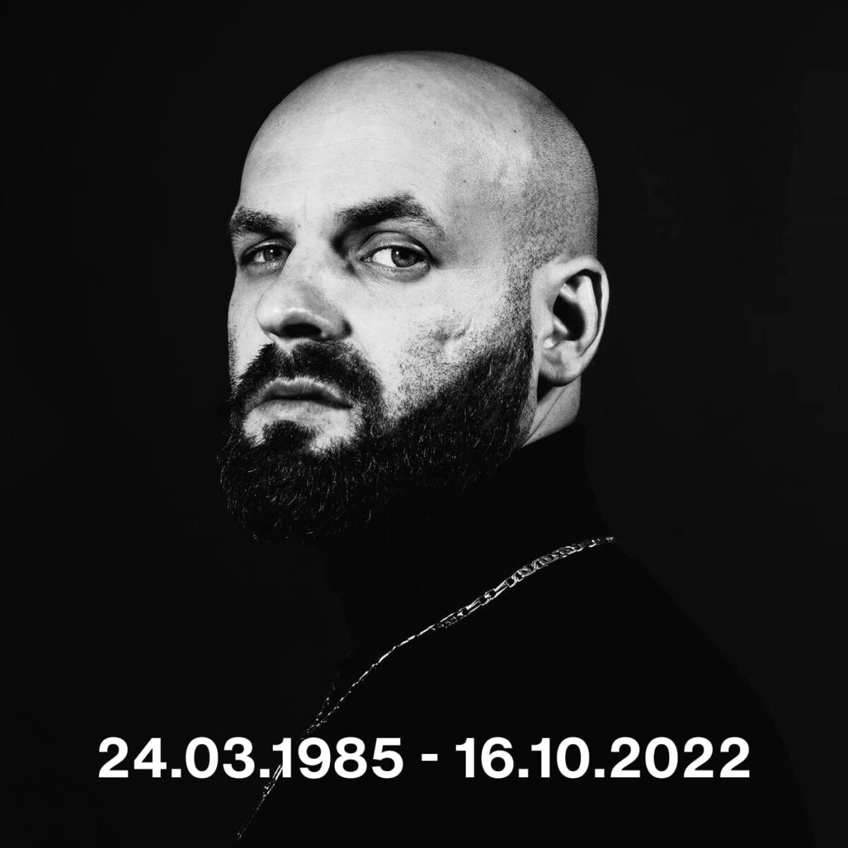 Imagine Stire NOSFE a murit! Fondatorul Șatra Benz avea doar 37 de ani. Care este cauza decesului artistului | 2review.ro