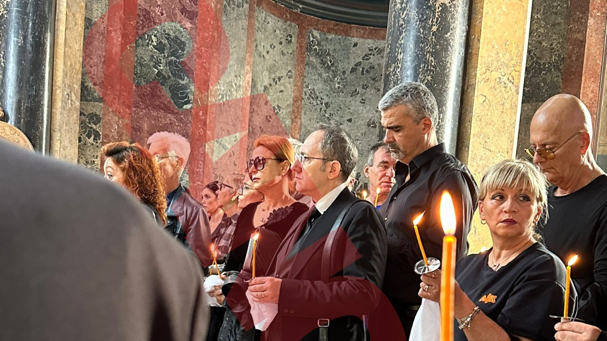 Imagine Stire Aurelian Temișan, distrus de durere la căpătâiul lui Alexandru Arșinel. Imagini dureroase de la slujba de înmormântare | 2review.ro