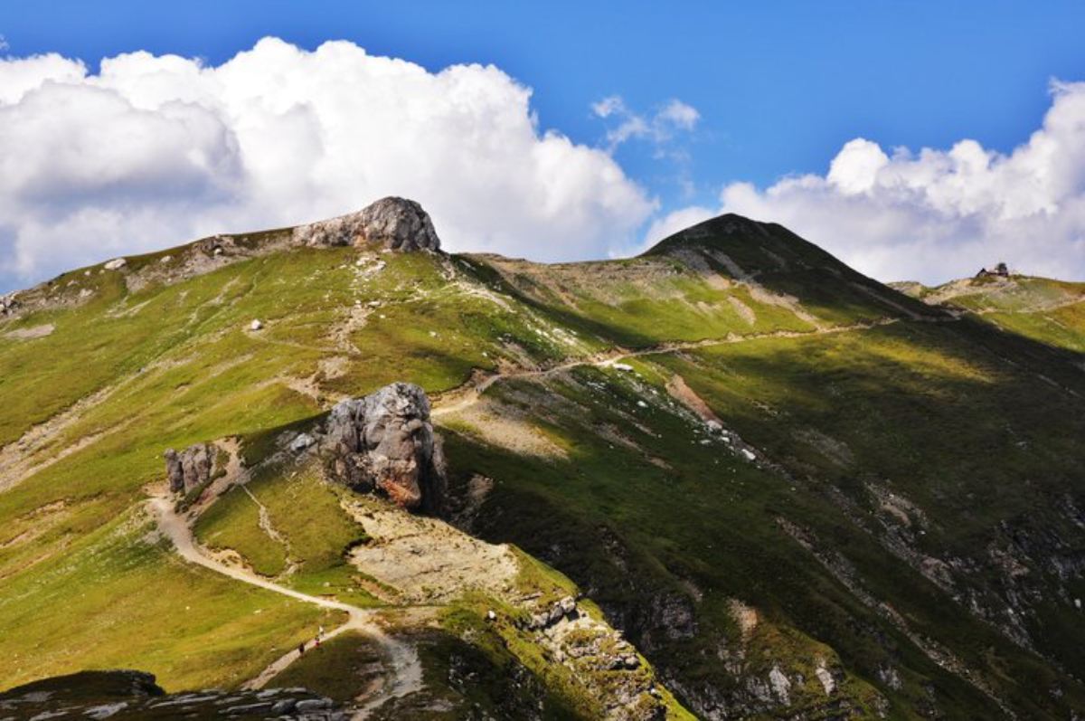 De necrezut! Cum a putut să se urce un turist pe Vârful Omu. Imaginile au ajuns imediat virale