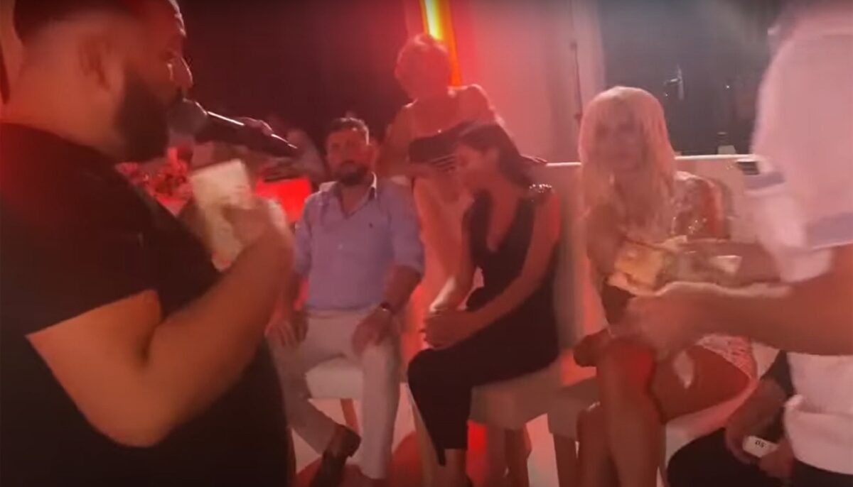 Ce se întâmplă, de fapt, cu banii dați lăutarilor pentru dedicații. Interlopul „Mosailov iluministul” a spus adevărul: „Dacă dai 5.000 de lei..”