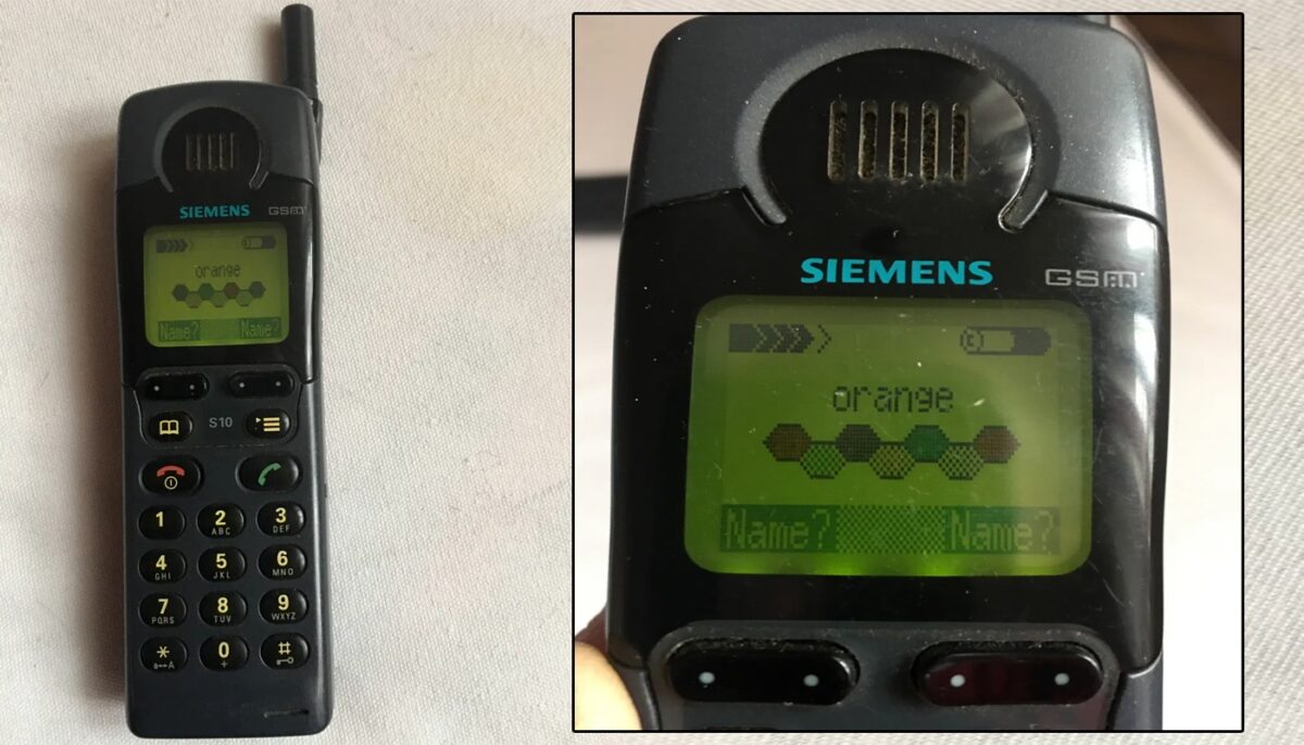 Tu mai ai așa ceva pe acasă? Cu câți lei se vinde acum celebrul Siemens S10, primul telefon color apărut în România
