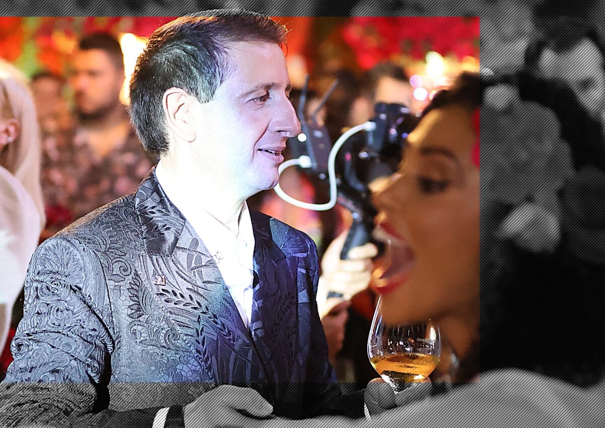 Imagine Stire “Marele Droopy” pregătește lovitura de milioane: Îi dă inelul! A făcut ce-a făcut și s-a combinat cu fata unuia dintre cei mai bogați români | 2review.ro