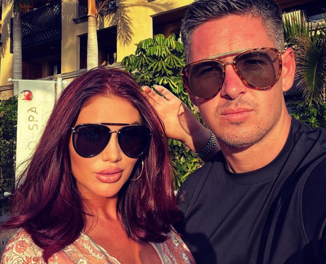 Imagine Stire Surpriză de proporții pentru fanii lui Amy Childs! Vedeta este însărcinată pentru a treaia oară | 2review.ro