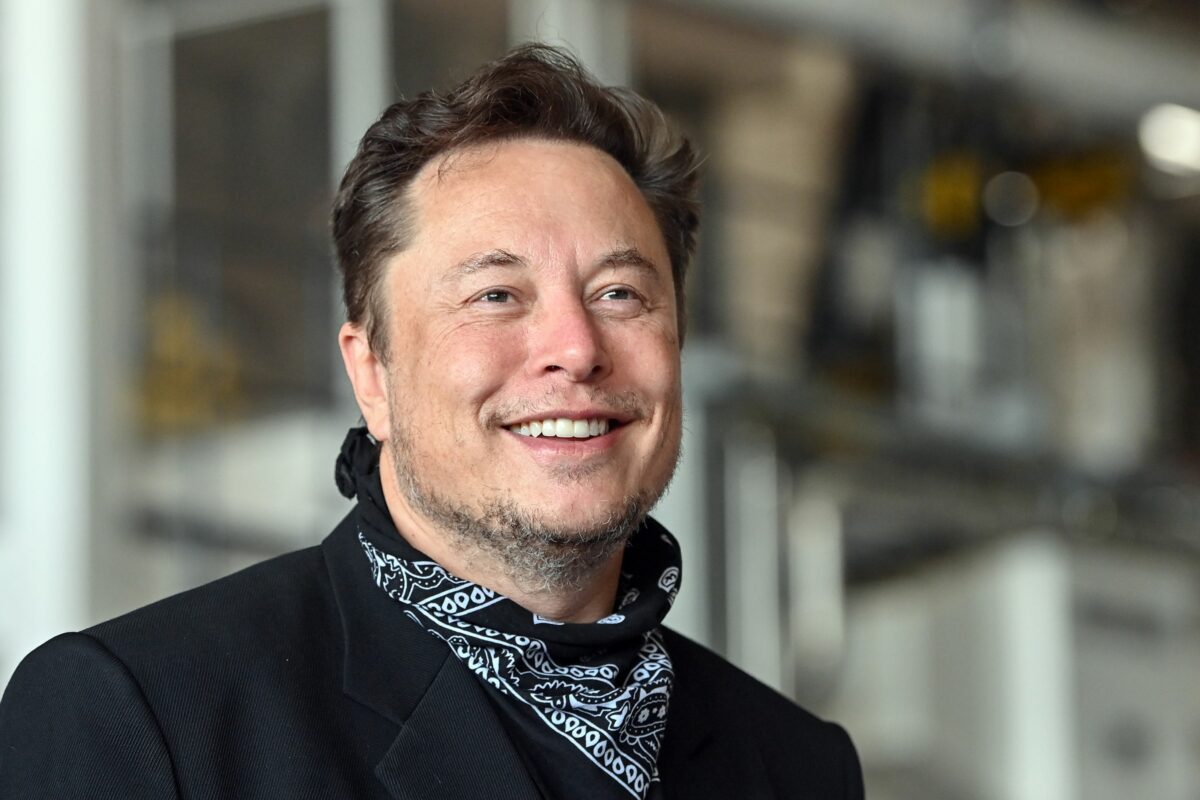 Este oficial! Unde a petrecut, de fapt, Elon Musk de Halloween. Ce anunț a făcut cel mai bogat om din lume pe Twitter