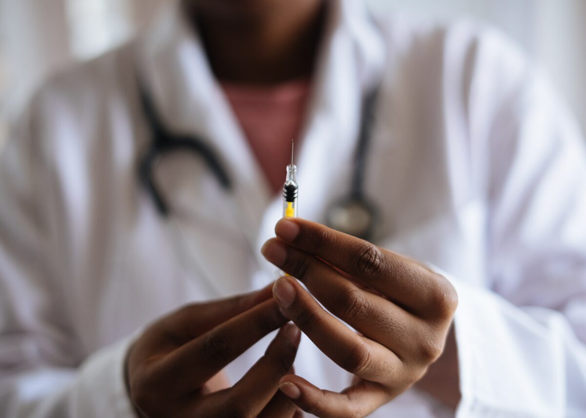 Europarlamentarul Tudor Ciuhodaru a tras un semnal de alarmă cu privire la vaccinurile anti-Covid-19: „Nu trebuie să se mai repete”
