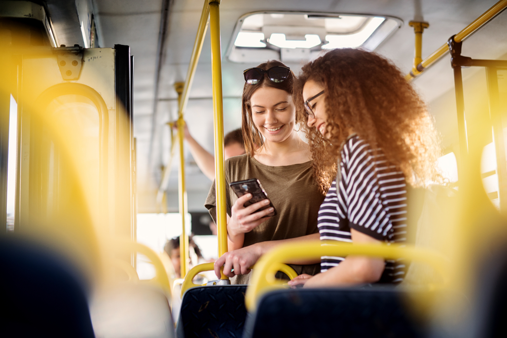 Uluitor! Un oraș din România le interzice călătorilor să intre murdari în autobuz