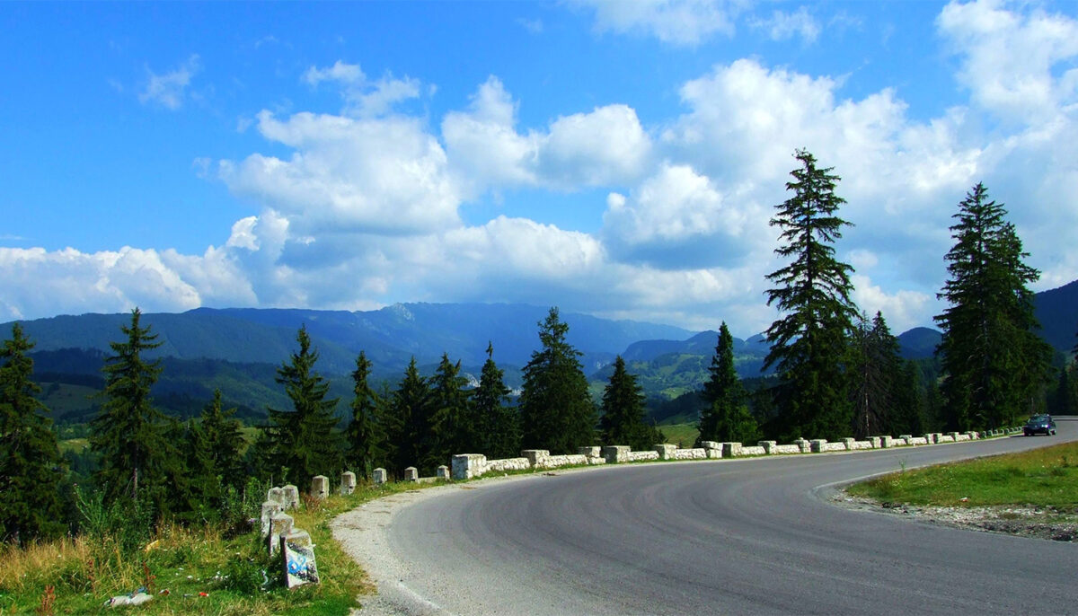 Șoseaua din România care te face să uiți de Transalpina și de Transfăgărășan! Prea puțini turiști o cunosc, dar este unică în țara noastră