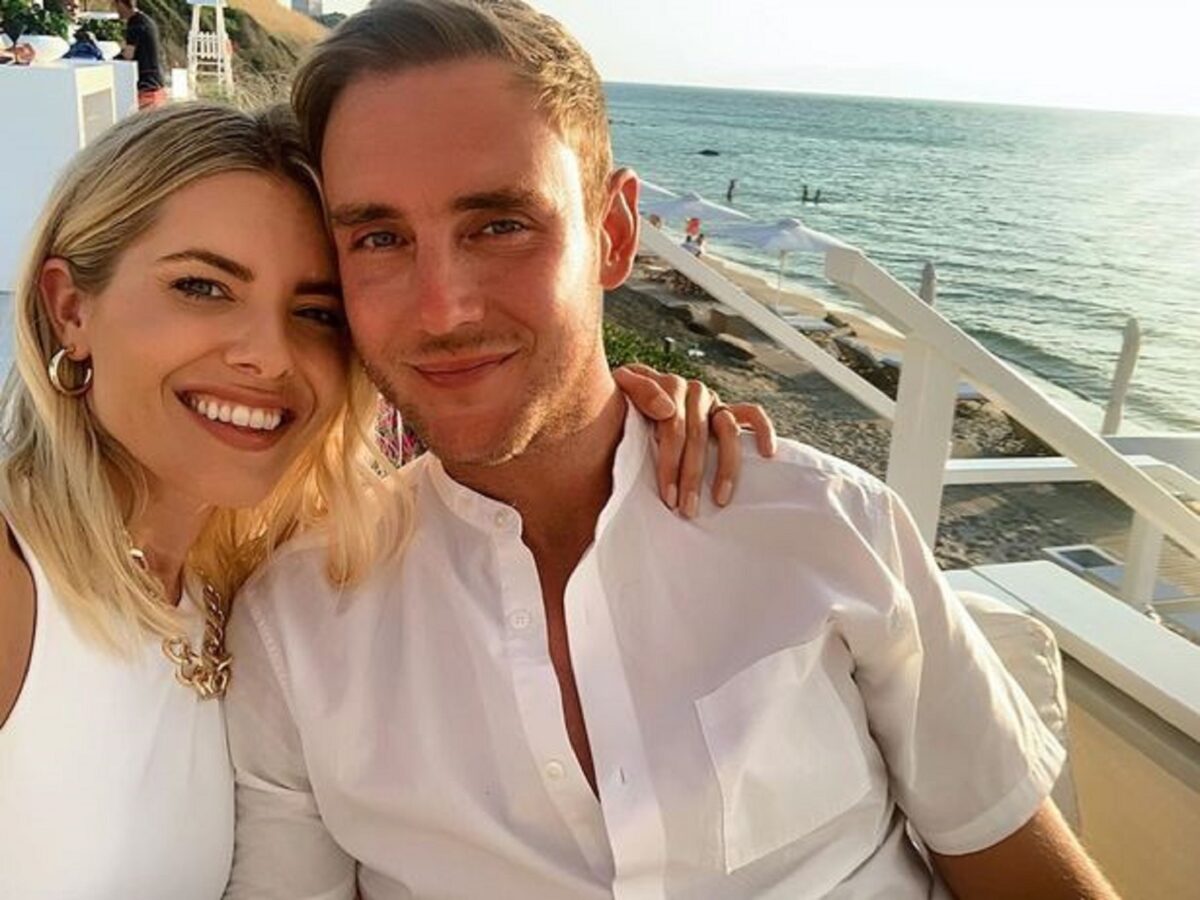 Imagine Stire Mollie King și Stuart Broad au dezvăluit numele fetiței lor. Tinerii părinți au postat mai multe imagini pe rețelele de socializare, iar fanii s-au arătat uimiți de frumusețea lor | 2review.ro