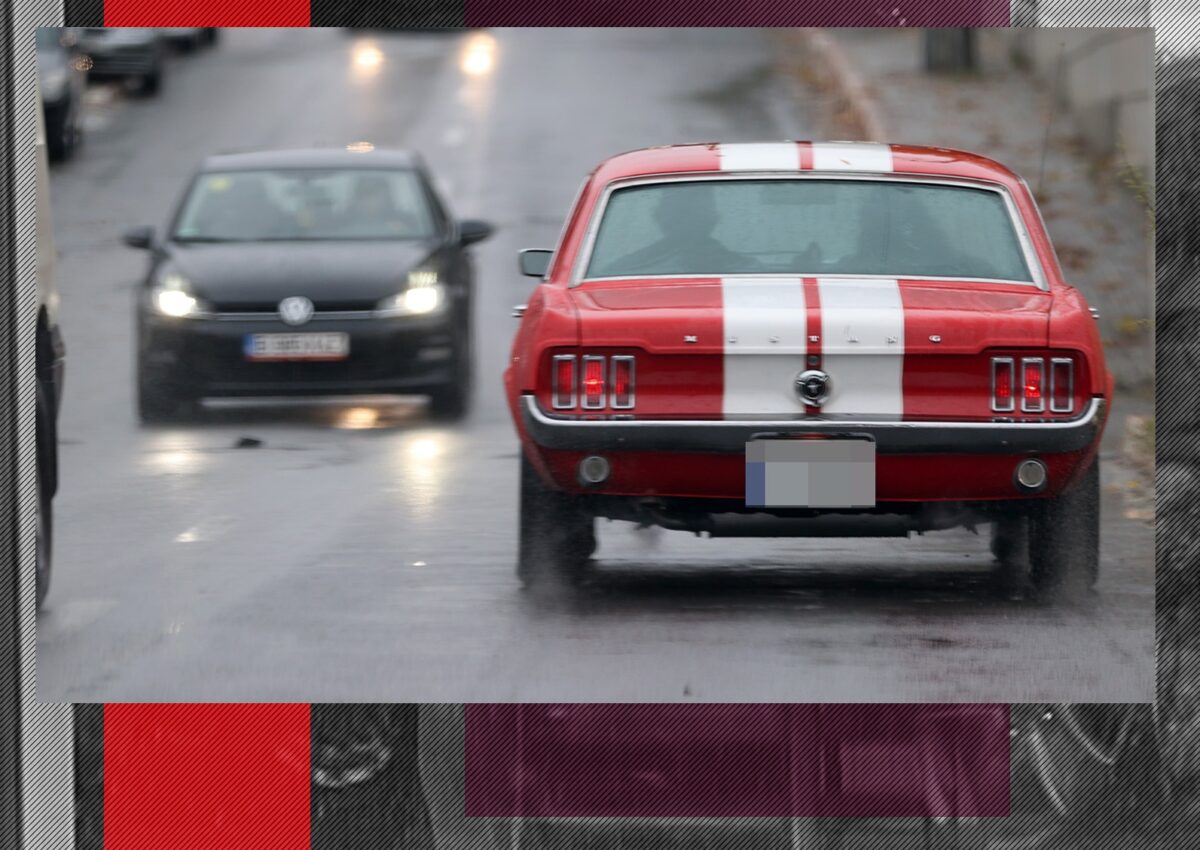 Imagine Stire “Dușmanul de moarte” îi dă încă o lovitură lui Gigi Becali! Oficialul CSA Steaua a apărut în trafic cu un Mustang în culorile… | 2review.ro