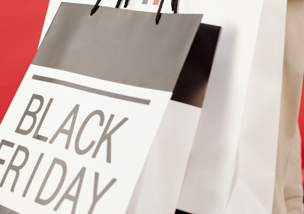 Află când începe Black Friday la parfumuri și cosmetice de lux în 2022