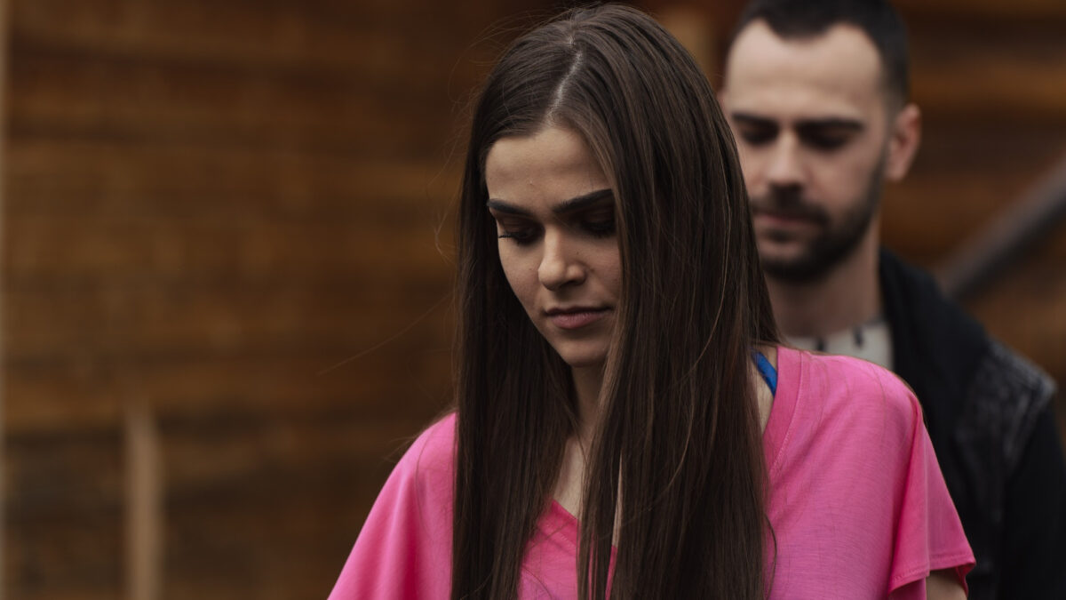 Imagine Stire Theo Rose, plină de vânătăi la scurt timp după ce s-a aflat că e însărcinată! Ce i-a făcut Anghel Damian? | 2review.ro