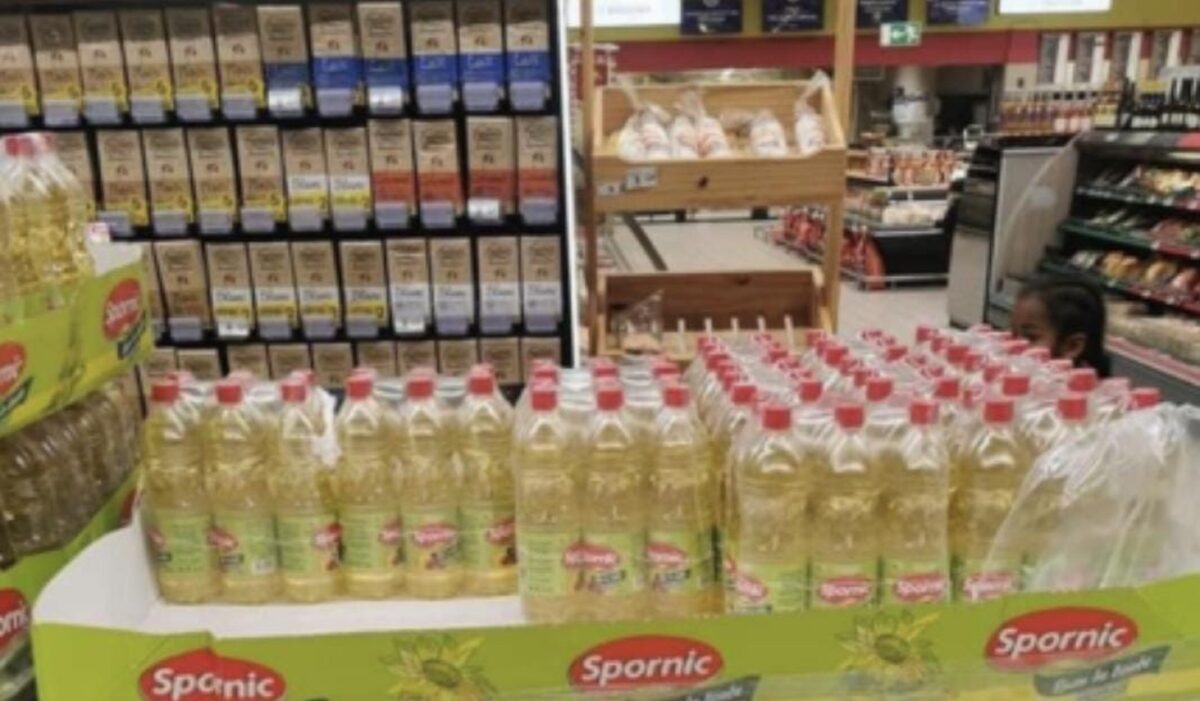 Ireal! Cât costă 1 litru de ulei produs în România, în supermarketurile din Franța. Românii plătesc mult mai mult
