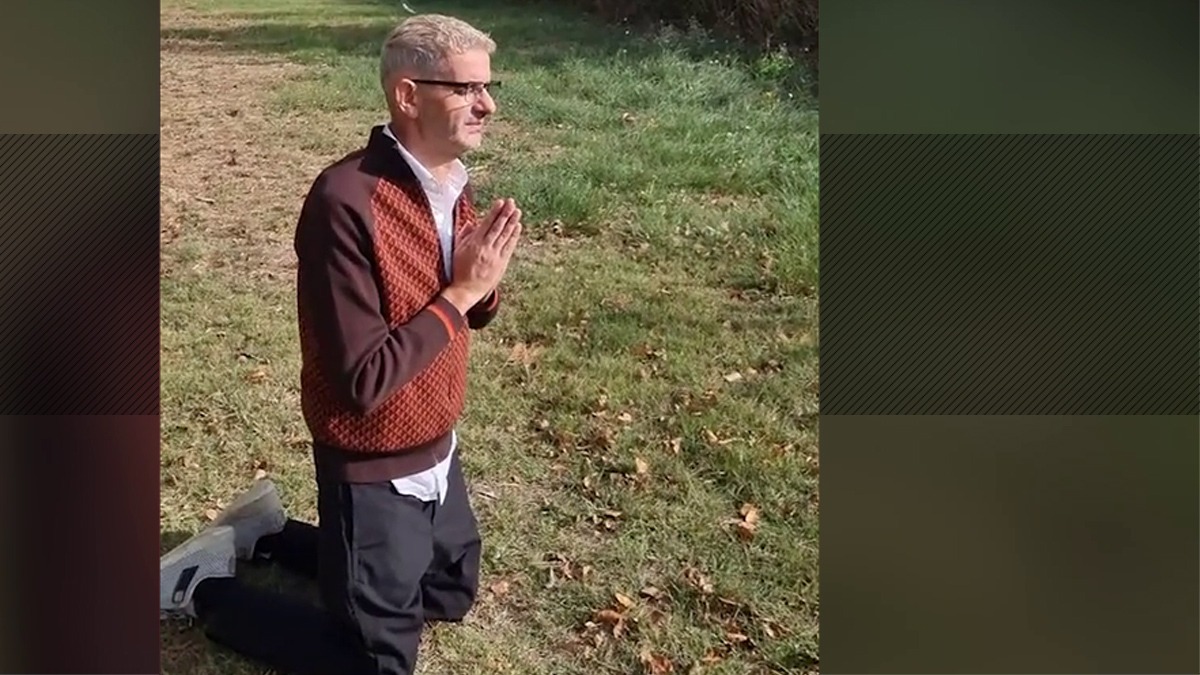 Imagine Stire Daniel Onoriu imploră în genunchi să se împace cu Isabela. Pilotul de raliuri îi face mega-declarație de amor din arest fostei soții și spune realul motiv pentru care are ordin de restricție | 2review.ro