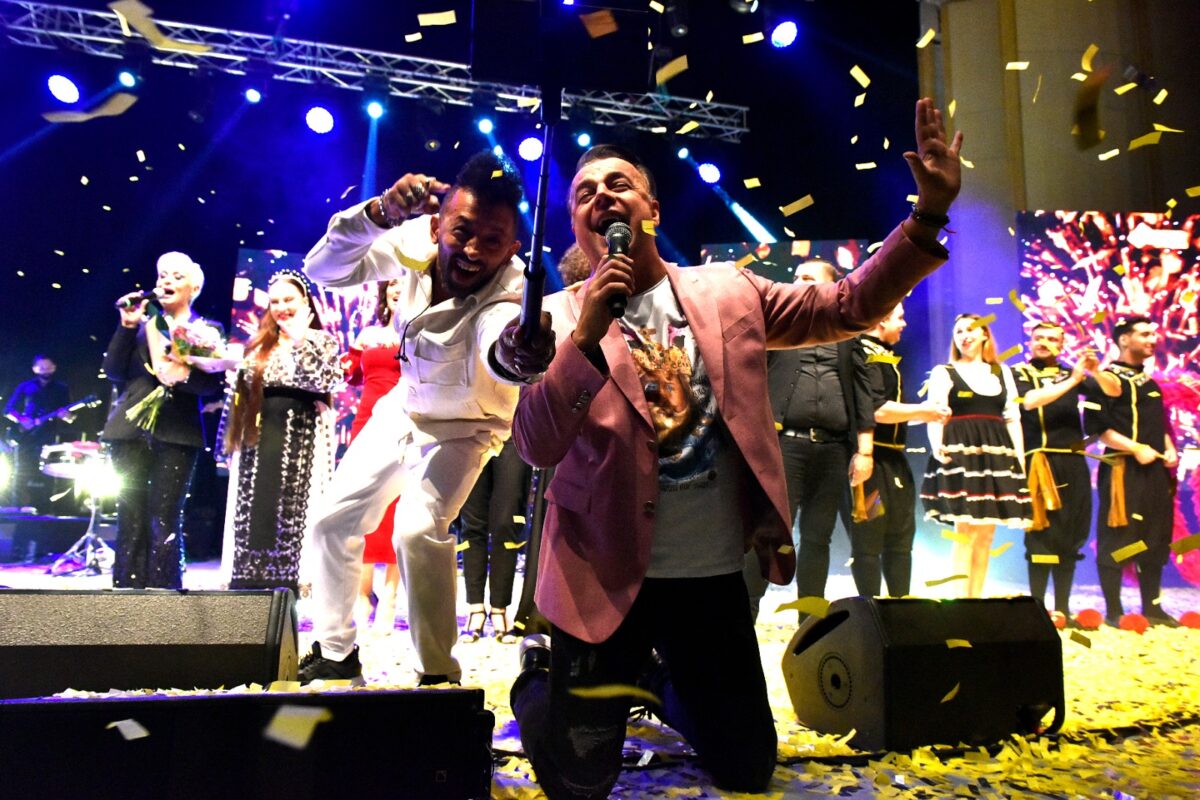 Adrian Enache a făcut un spectacol impresionant la Sala Palatului. Artistul a cheltuit 50.000 euro pentru eveniment!