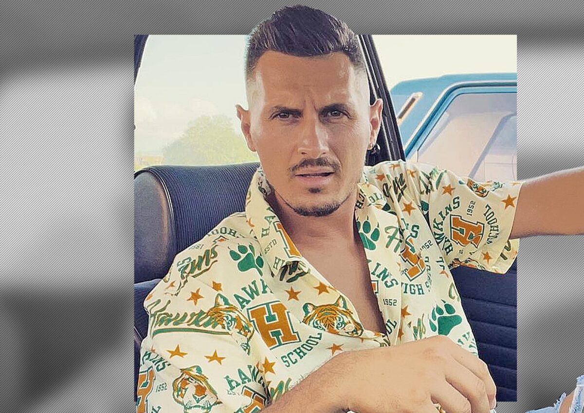 Imagine Stire Valentin Căprariu dezvăluie cui aparțin bogațiile cu care filmează pe TikTok: “Dacă te dai jos dintr-un Ferrari, oamenii cred că e al tău!” | 2review.ro