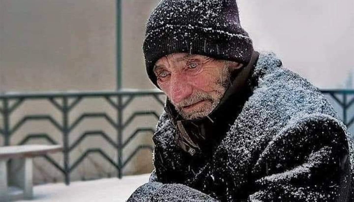 Poveste de viață: „Într-o noapte rece, un miliardar a întâlnit un biet bătrân, afară”